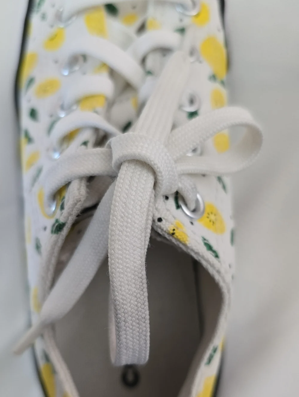 Converse Girl's Shoes Size: 1